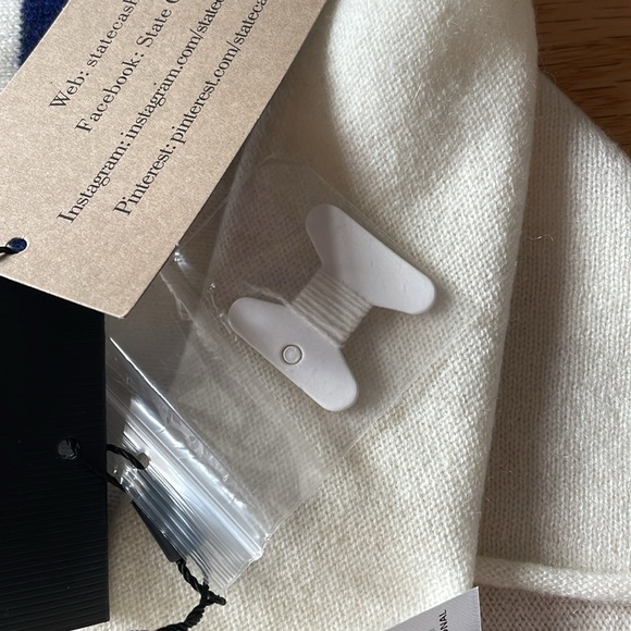 NWT luxurious 100% cashmere scarf ! Great gift - Picture 8 of 8